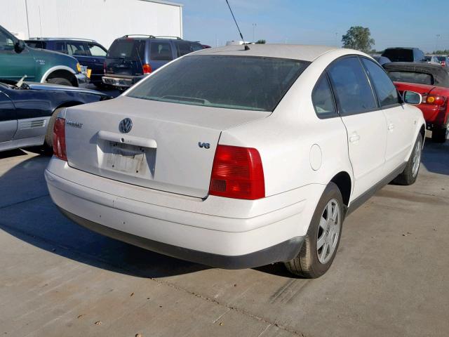 WVWMD23B4YP367890 - 2000 VOLKSWAGEN PASSAT GLS WHITE photo 4