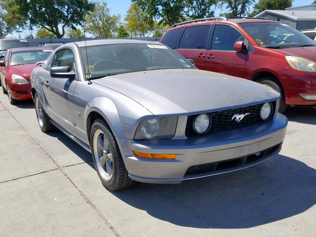 1ZVFT82H865193123 - 2006 FORD MUSTANG GT GRAY photo 1