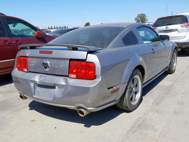 1ZVFT82H865193123 - 2006 FORD MUSTANG GT GRAY photo 4