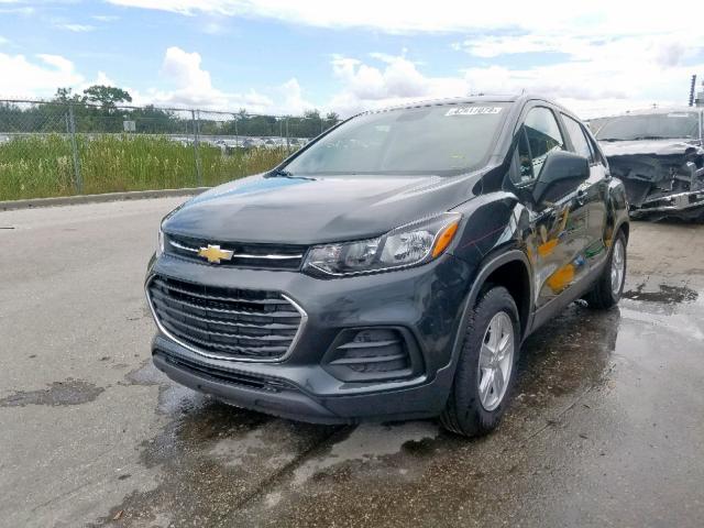 3GNCJKSB9KL214907 - 2019 CHEVROLET TRAX LS GRAY photo 2