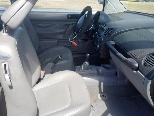 3VWCA21C8YM430928 - 2000 VOLKSWAGEN NEW BEETLE ვერცხლისფერი ფოტო 5