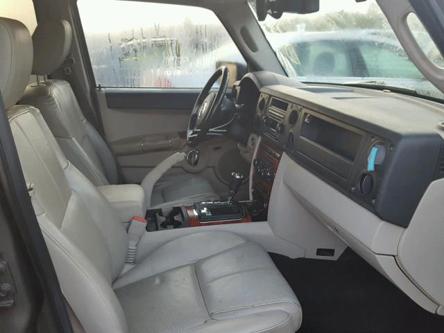1J8HG58N76C175325 - 2006 JEEP COMMANDER GRAY photo 5