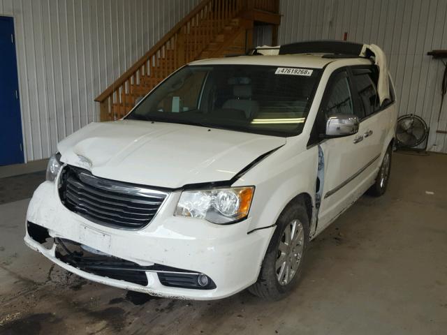 2C4RC1CG1CR252377 - 2012 CHRYSLER TOWN & COU WHITE photo 2