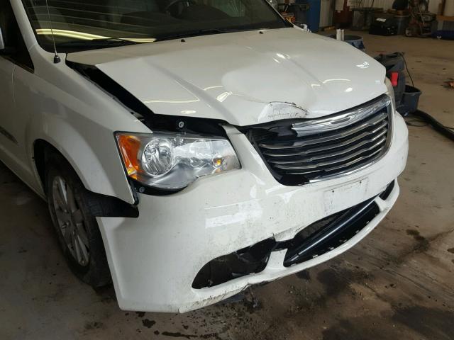 2C4RC1CG1CR252377 - 2012 CHRYSLER TOWN & COU WHITE photo 9