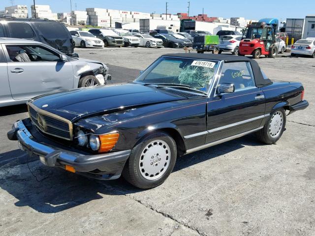 WDBBA48D5JA083729 - 1988 MERCEDES-BENZ 560 SL BLACK photo 2