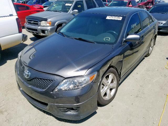 4T1BF3EK1BU630779 - 2011 TOYOTA CAMRY BASE GRAY photo 2