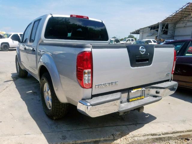 1N6AD07U08C432189 - 2008 NISSAN FRONTIER C SILVER photo 3