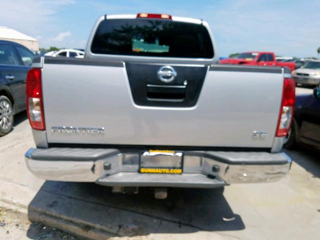 1N6AD07U08C432189 - 2008 NISSAN FRONTIER C SILVER photo 9