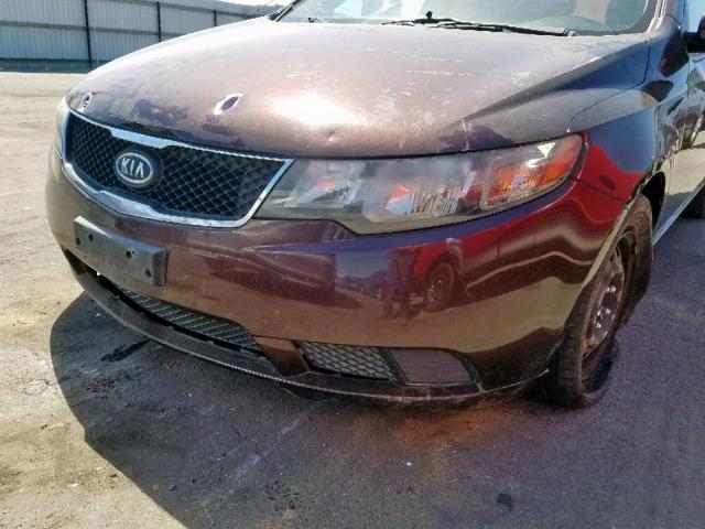 KNAFU4A25A5249482 - 2010 KIA FORTE EX MAROON photo 9