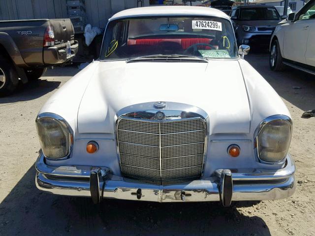 11101010091935 - 1966 MERCEDES-BENZ 230S WHITE photo 9