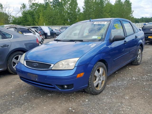 1FAFP34N95W174785 - 2005 FORD FOCUS ZX4 BLUE photo 2