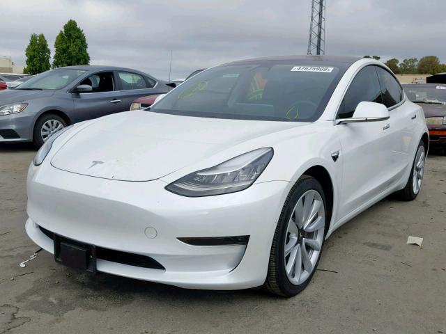 5YJ3E1EA2JF164679 - 2018 TESLA MODEL 3 WHITE photo 2