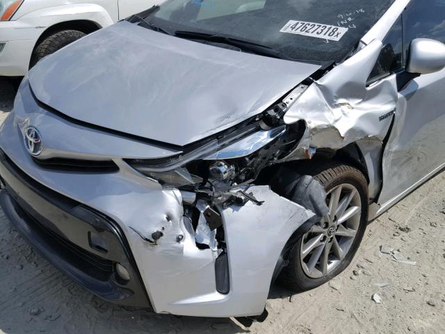 JTDZN3EU7HJ070574 - 2017 TOYOTA PRIUS V SILVER photo 9