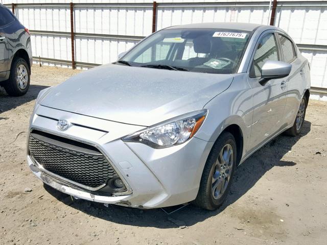 3MYDLBYV0KY525901 - 2019 TOYOTA YARIS L SILVER photo 2