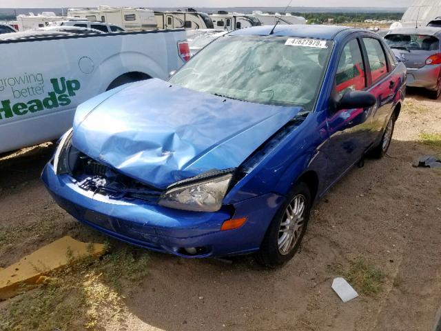 1FAFP34N45W188710 - 2005 FORD FOCUS ZX4 BLUE photo 2