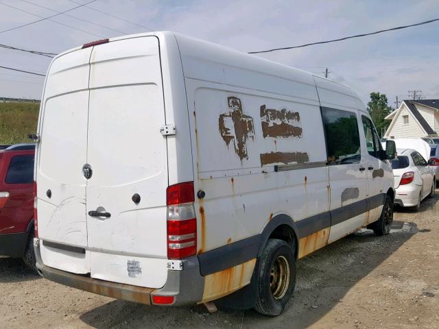 WD3PF4CC7A5452732 - 2010 MERCEDES-BENZ SPRINTER 3 WHITE photo 4