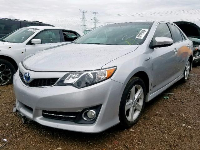 4T1BD1FK2EU137528 - 2014 TOYOTA CAMRY HYBR SILVER photo 2