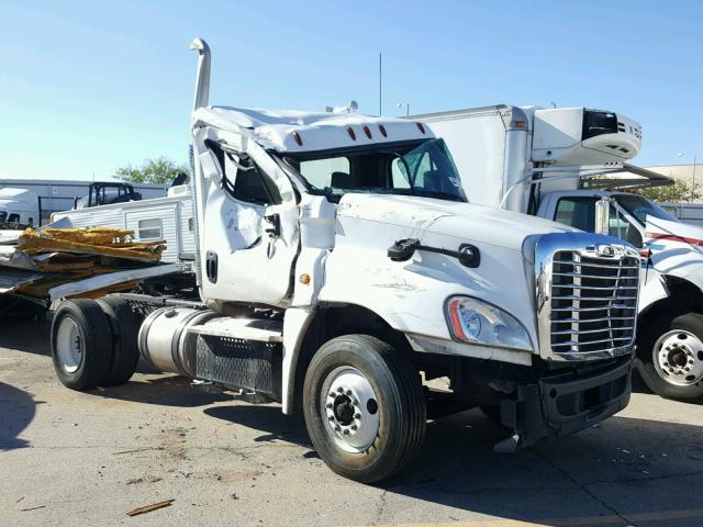 3AKBGEBG7GSHE8101 - 2016 FREIGHTLINER CASCADIA 1 WHITE photo 1