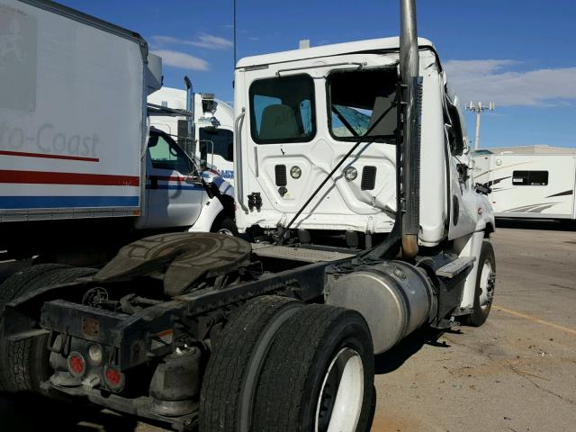 3AKBGEBG7GSHE8101 - 2016 FREIGHTLINER CASCADIA 1 WHITE photo 4