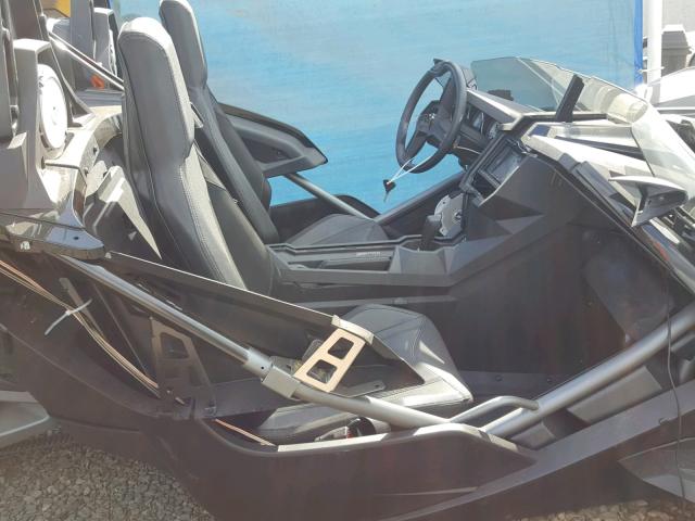 57XAASFA1J8126990 - 2018 POLARIS SLINGSHOT BLACK photo 5