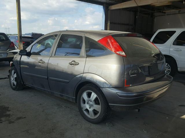 3FAFP37323R112381 - 2003 FORD FOCUS ZX5 GRAY photo 3