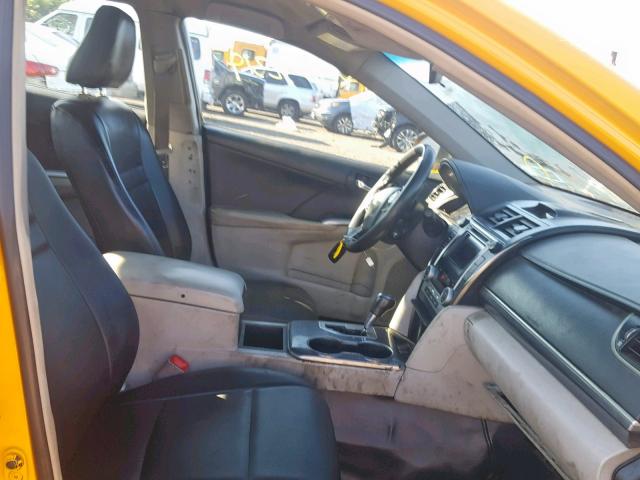 4T1BD1FK0DU093897 - 2013 TOYOTA CAMRY HYBR YELLOW photo 5