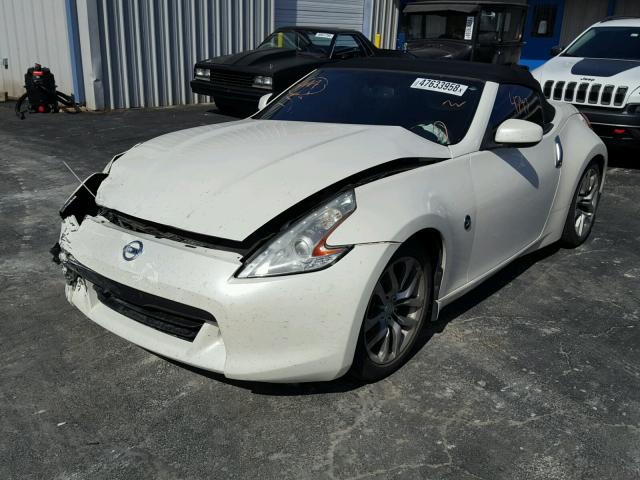 JN1AZ4FH2BM360657 - 2011 NISSAN 370Z BASE WHITE photo 2