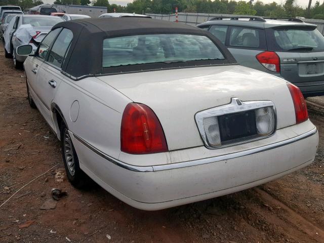 1LNHM83W0YY851021 - 2000 LINCOLN TOWN CAR C WHITE photo 3