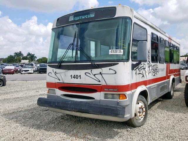 4UZAACBV03CL77907 - 2003 FREIGHTLINER CHASSIS M TWO TONE photo 2