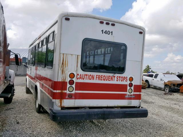 4UZAACBV03CL77907 - 2003 FREIGHTLINER CHASSIS M TWO TONE photo 3