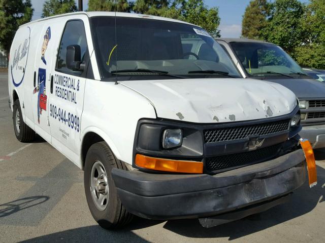 1GCFG15X151157877 - 2005 CHEVROLET EXPRESS G1 WHITE photo 1