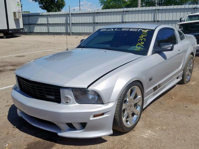 1ZVFT82H355114049 - 2005 FORD MUSTANG GT SILVER photo 2