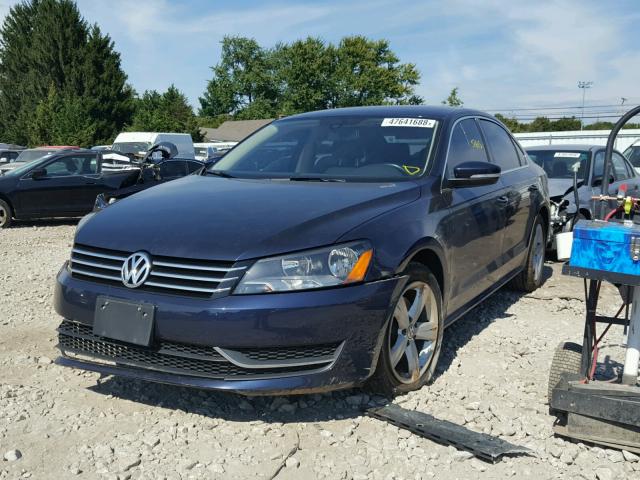 1VWBT7A37FC023183 - 2015 VOLKSWAGEN PASSAT SE BLUE photo 2