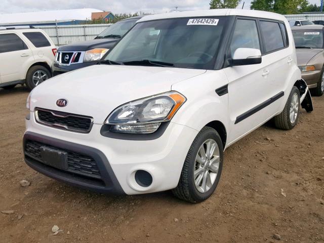 KNDJT2A68D7586812 - 2013 KIA SOUL WHITE photo 2