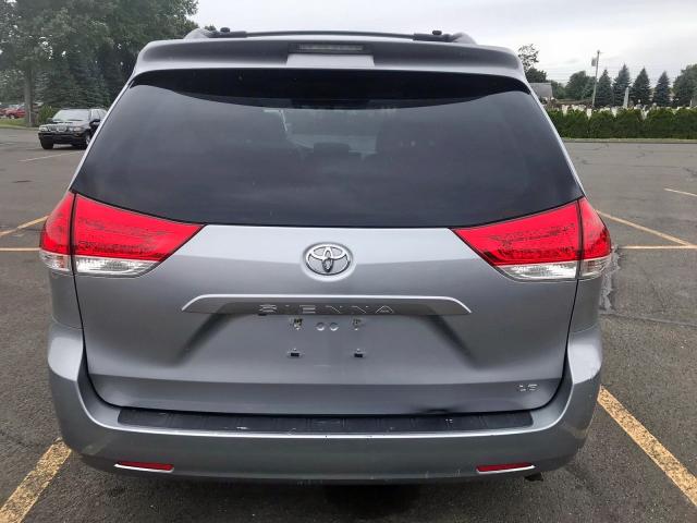 5TDKK3DC1DS339961 - 2013 TOYOTA SIENNA LE SILVER photo 5