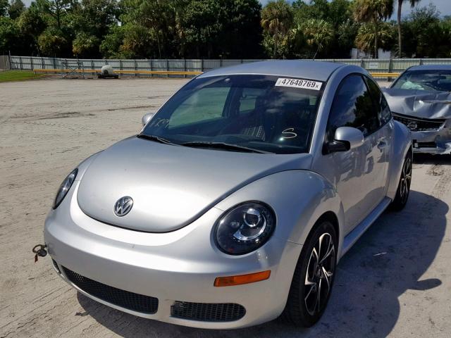 3VWEW31C77M509523 - 2007 VOLKSWAGEN NEW BEETLE ვერცხლისფერი ფოტო 2