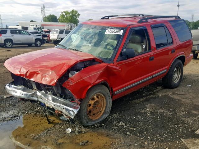 1GNDT13W3Y2106352 - 2000 CHEVROLET BLAZER RED photo 2