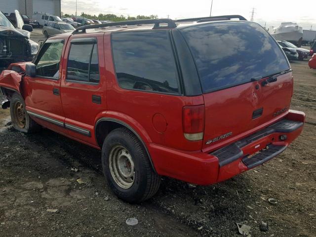 1GNDT13W3Y2106352 - 2000 CHEVROLET BLAZER RED photo 3