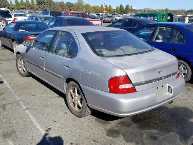 1N4DL01A9YC180708 - 2000 NISSAN ALTIMA XE SILVER photo 3