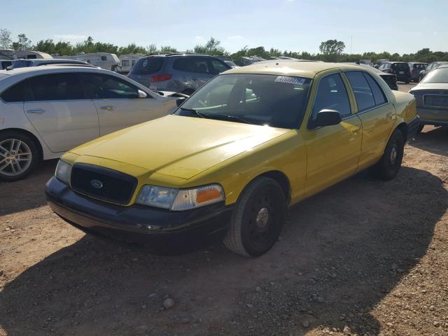 2FABP7BV8BX124078 - 2011 FORD CROWN VICT YELLOW photo 2