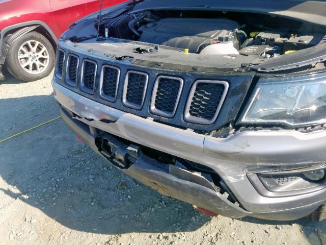 3C4NJDDB5JT256015 - 2018 JEEP COMPASS TR SILVER photo 10