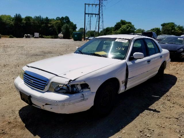 2FAFP73W9WX128204 - 1998 FORD CROWN VICT WHITE photo 2