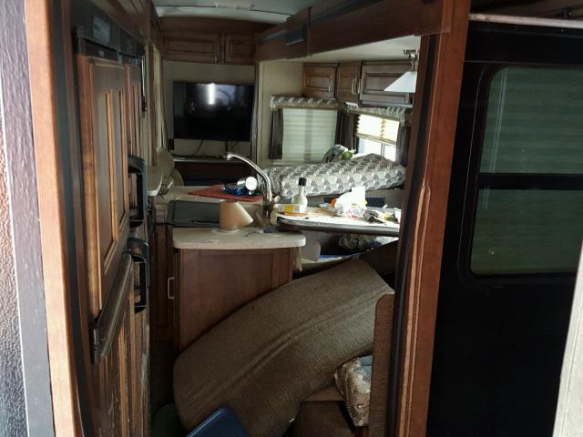 4YDT32627JB450711 - 2018 OUTB SUPERLITE WHITE photo 6