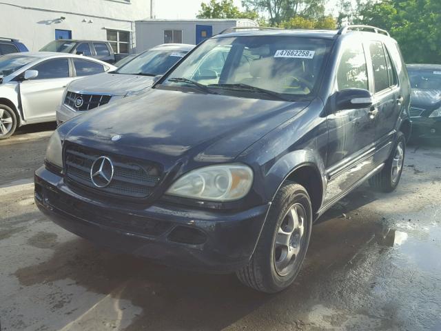 4JGAB57E83A420094 - 2003 MERCEDES-BENZ ML 350 BLUE photo 2