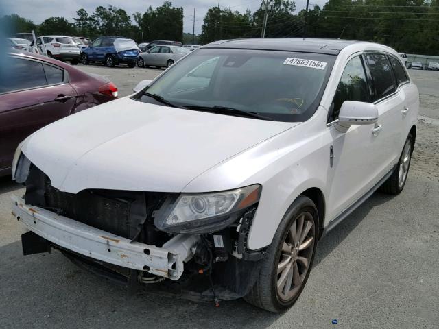 2LMHJ5ATXABJ27991 - 2010 LINCOLN MKT WHITE photo 2