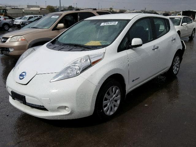 1N4AZ0CP4FC304612 - 2015 NISSAN LEAF S WHITE photo 2