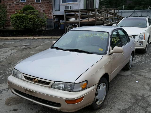 2T1BB02E3TC173758 - 1996 TOYOTA COROLLA DX SILVER photo 2