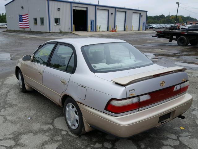 2T1BB02E3TC173758 - 1996 TOYOTA COROLLA DX SILVER photo 3