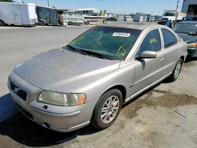 YV1RS640852435546 - 2005 VOLVO S60 BEIGE photo 2