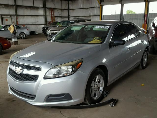 1G11B5SA7DF158719 - 2013 CHEVROLET MALIBU LS 银色 照片 2